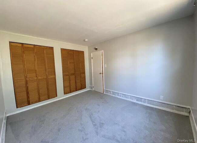 Building Photo - 8 Birchwood Ave