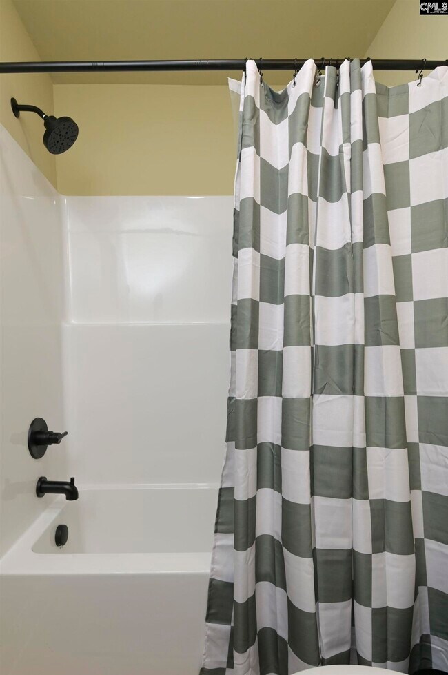 Building Photo - 816 Shull St