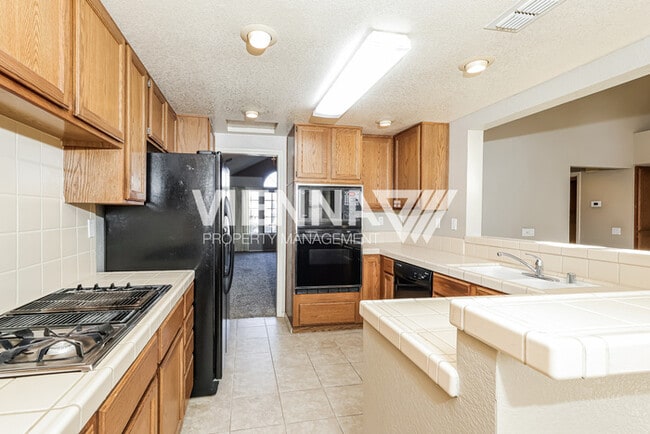 Building Photo - 441 N Lexington Dr