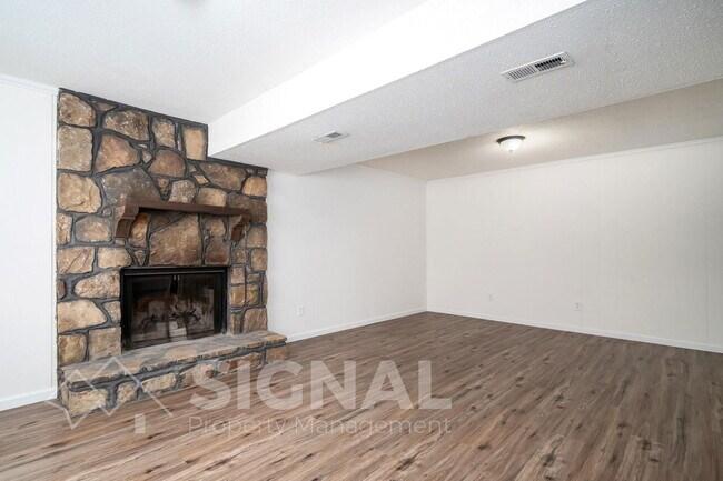 Building Photo - 1304 Shades Run Cir