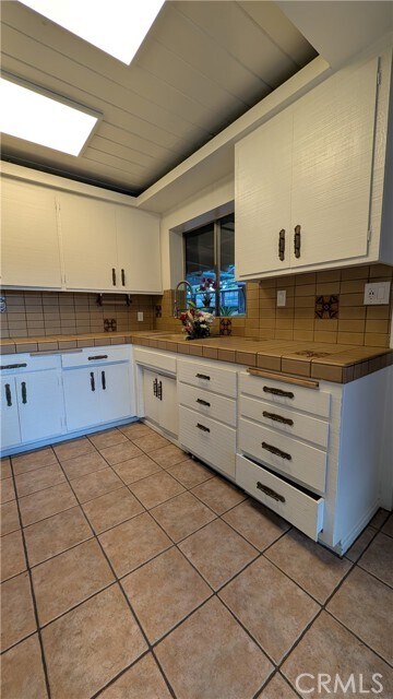 Building Photo - 546 Griswold Ave