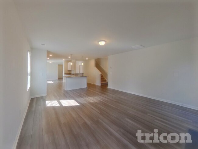 Building Photo - 14 Chalet Ct