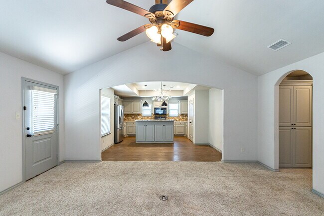 Building Photo - Gorgeous Home in Cooper District