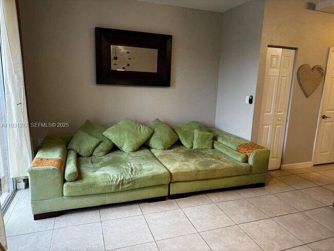 Building Photo - 2819 SE 1st Dr