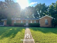 Building Photo - Spacious 4BR/2BA Memphis Home with 2-Car Garage &