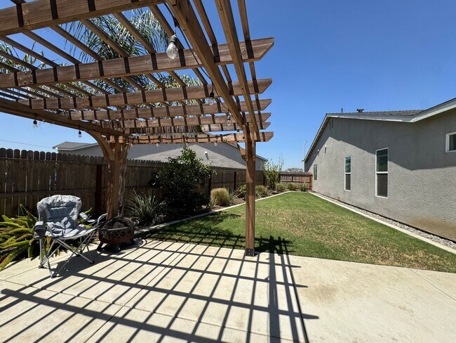 Building Photo - 2637 W Andrew Ln