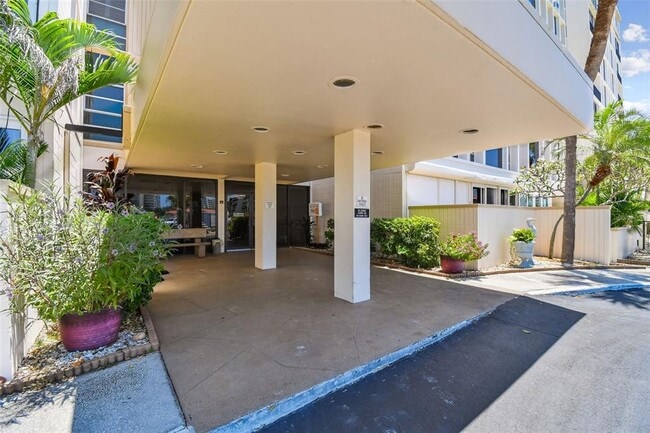 Building Photo - 7400 Sun Island Dr S
