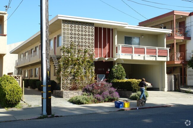 Building Photo - Addison St Apartments