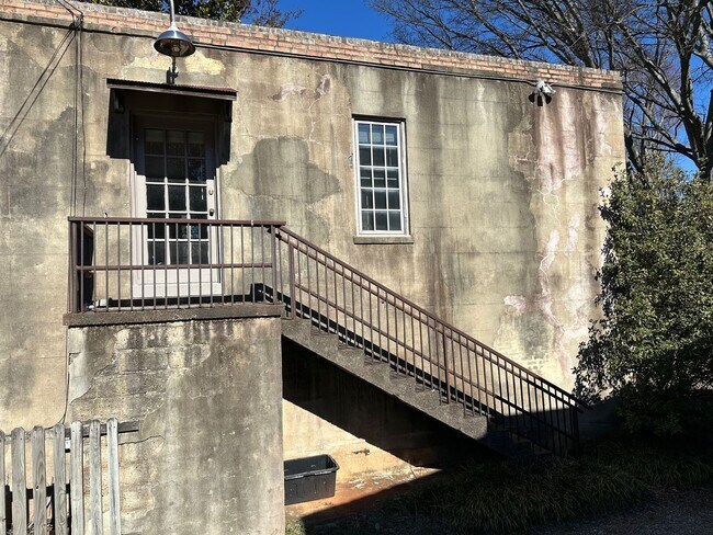 Building Photo - 340 Barber St