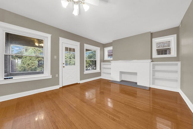 Building Photo - 1121 W Columbia Ave