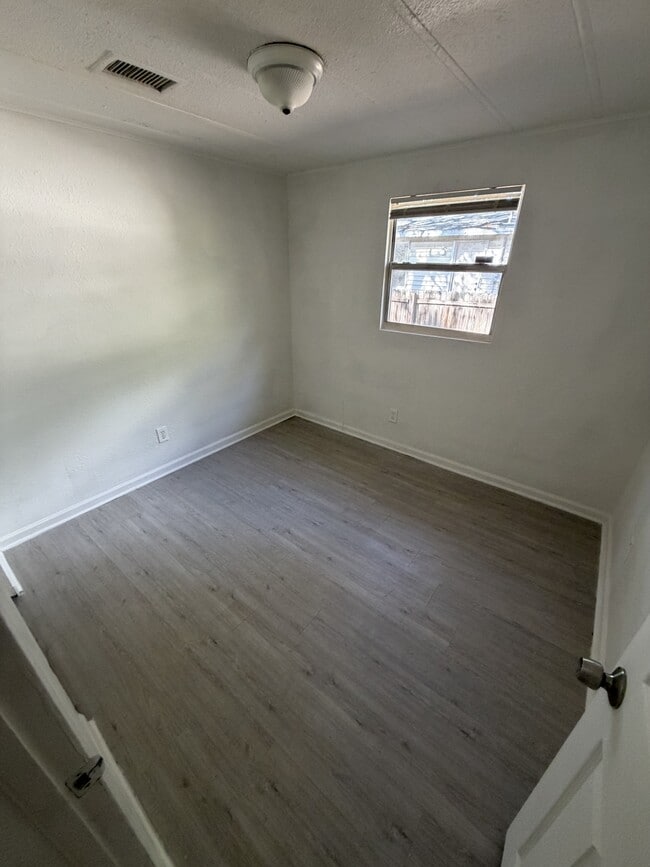 Building Photo - 1834 44th St S