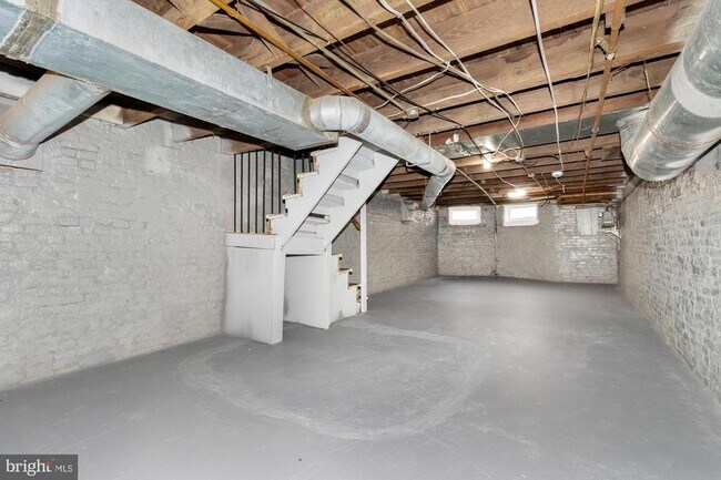 Building Photo - 521 E 23rd St