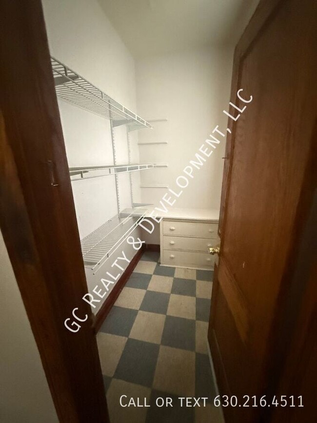 Building Photo - 2548-2550 W Washington Blvd - 2550-Unit 1W