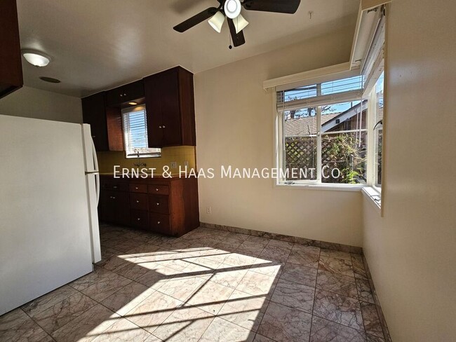 Building Photo - Your New Cozy Home Awaits in the Heart of ...