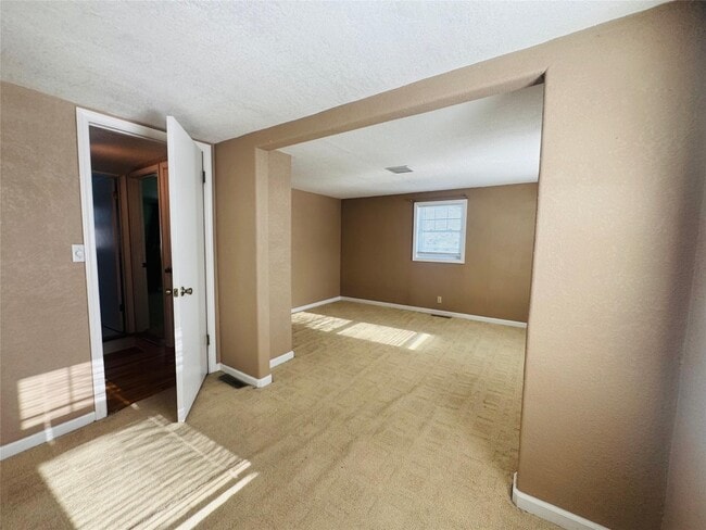 Building Photo - 2405-2405 Jenkins St