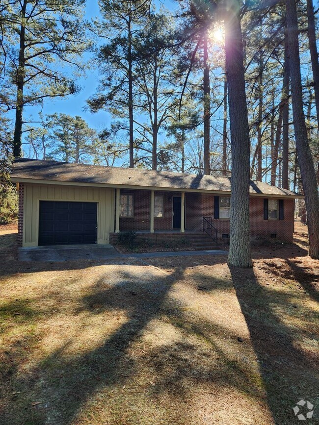 Building Photo - Remodeled 3 Bedroom Brick Rancher-Kenbridg...