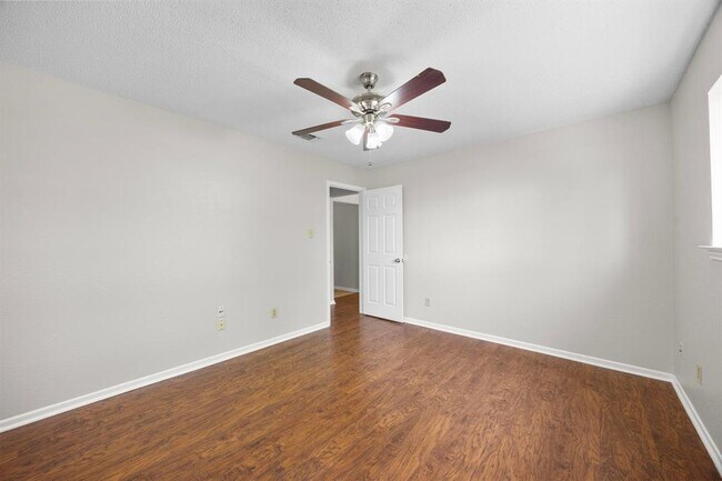 Building Photo - 2304 Silver Spur Dr