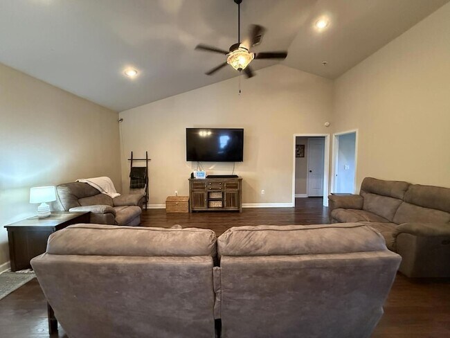 Building Photo - 315 Egan Dr