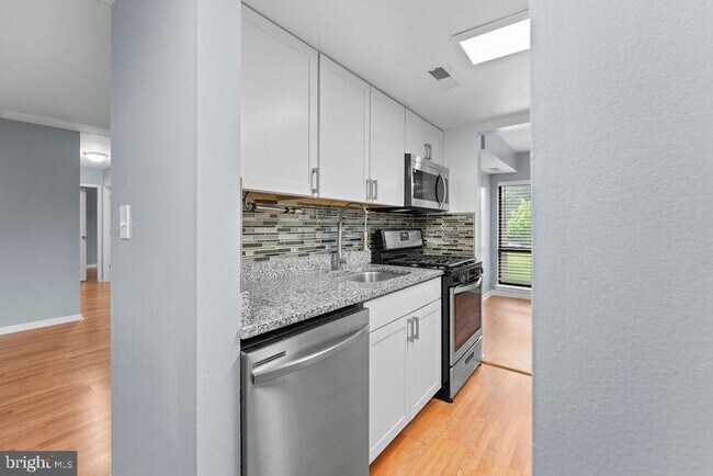Building Photo - 6085 Majors Ln