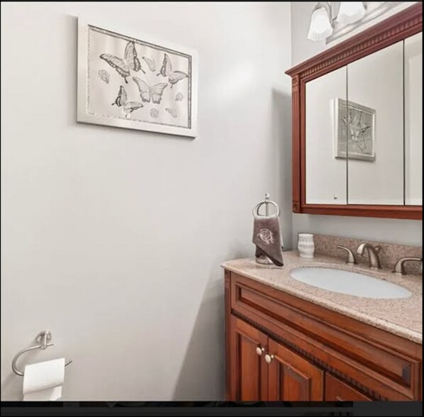 Building Photo - 824 Minnesota Cir