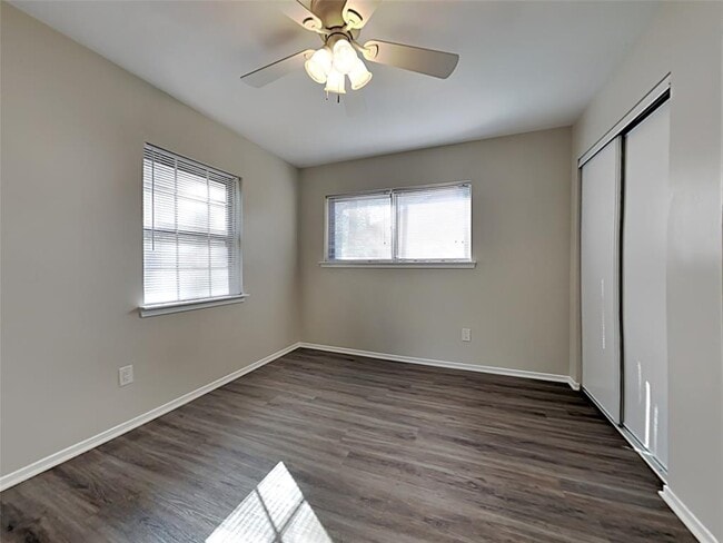 Building Photo - 3215 Sycamore Springs Dr