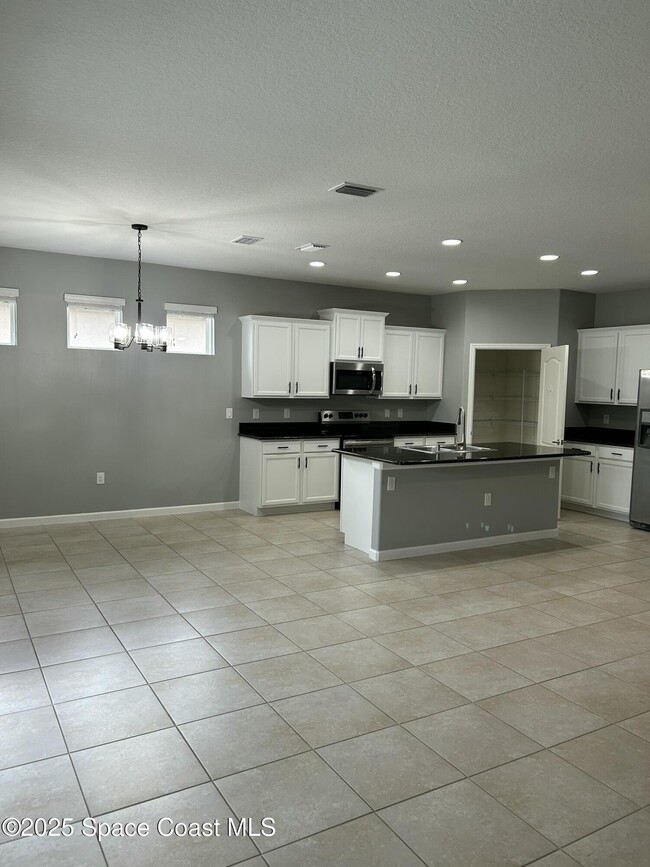 Building Photo - 4084 Caladium Cir