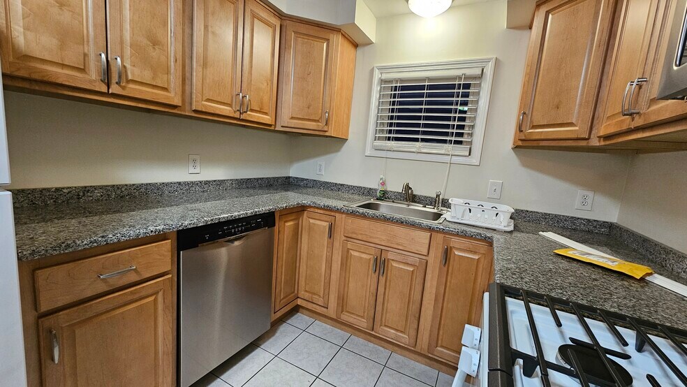 Building Photo - 667 Indian Church Rd