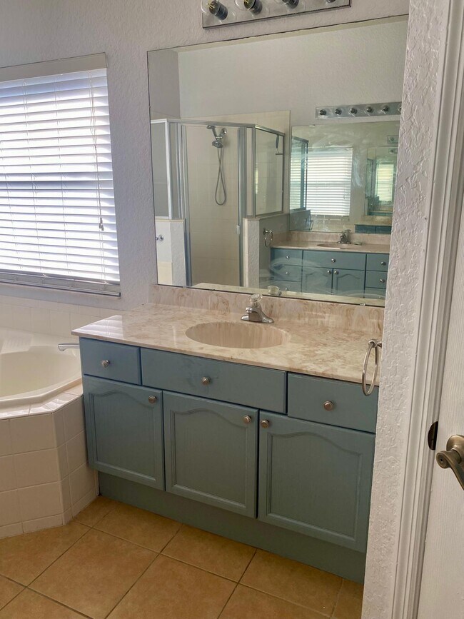 Building Photo - 2914 River Birch Dr