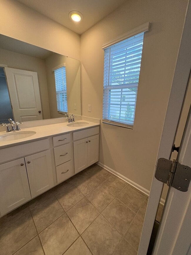Building Photo - 408 Couchell Pl
