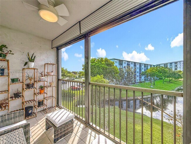 Building Photo - 2228 N Cypress Bend Dr