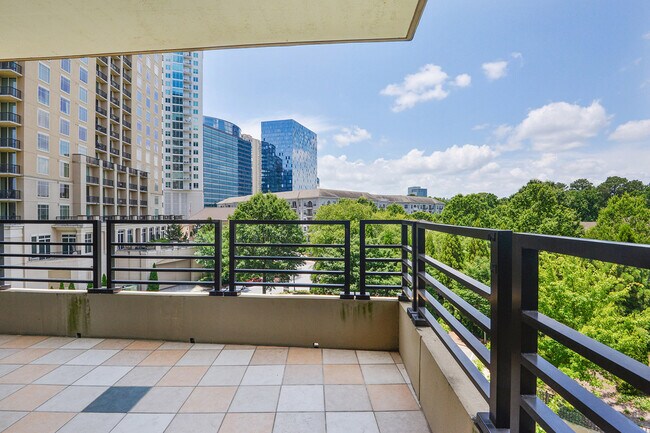 Building Photo - 700 Park Regency Pl NE