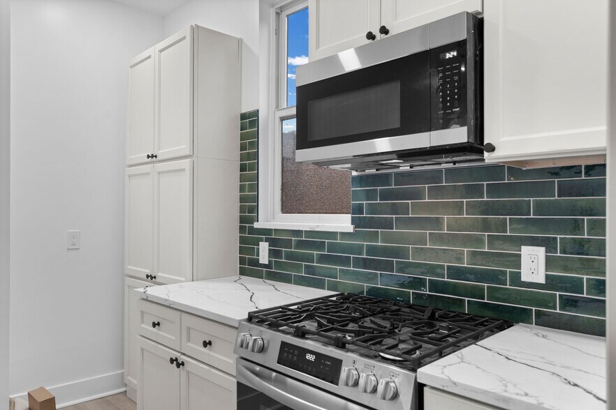 Kitchen - 2035 Forbes Ave