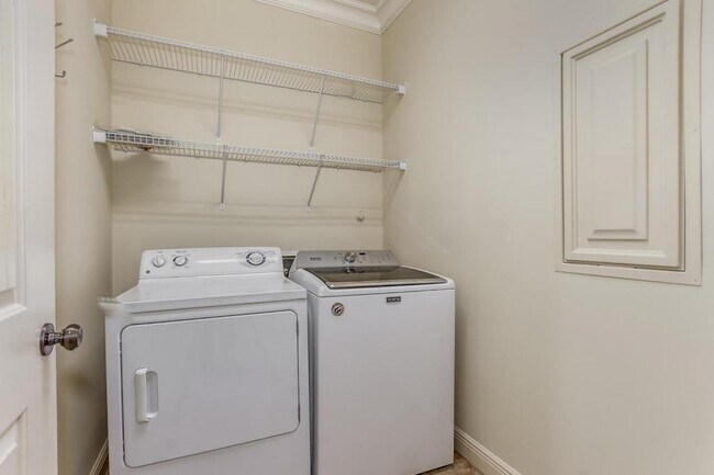 Building Photo - 2800 Belle Chase Ln