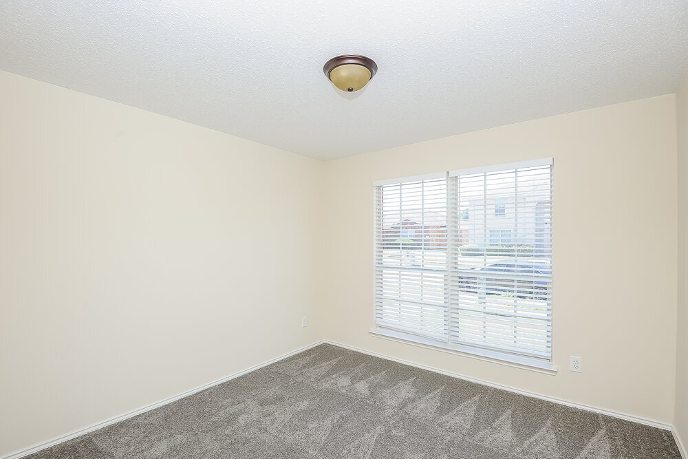 Building Photo - 720 Duke Dr