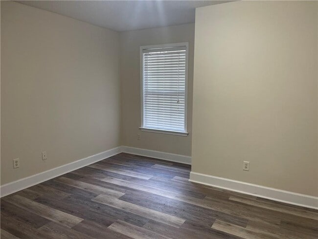 Building Photo - 106 Red Bud Ct