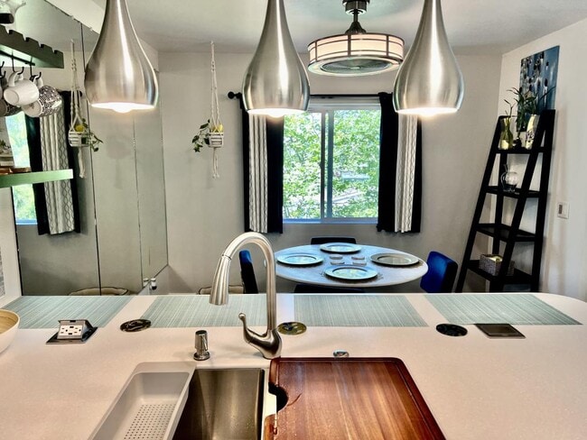 Building Photo - 10825 SE 200th St - 2 bedrooms