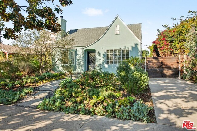 Building Photo - 10543 Almayo Ave