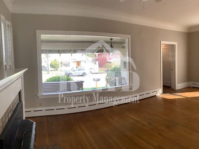 Building Photo - Large home/3bed 3 bath with bonus/office room just outside of PSNS and close to Bremerton Ferry