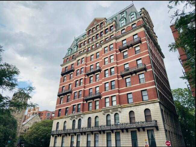 Primary Photo - 483 Beacon St