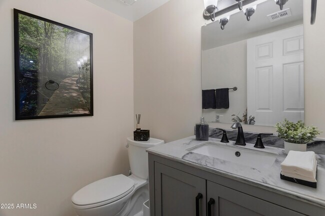 Building Photo - 5102 N 31st Pl