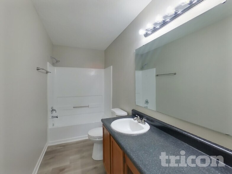 Building Photo - 473 Overland Dr