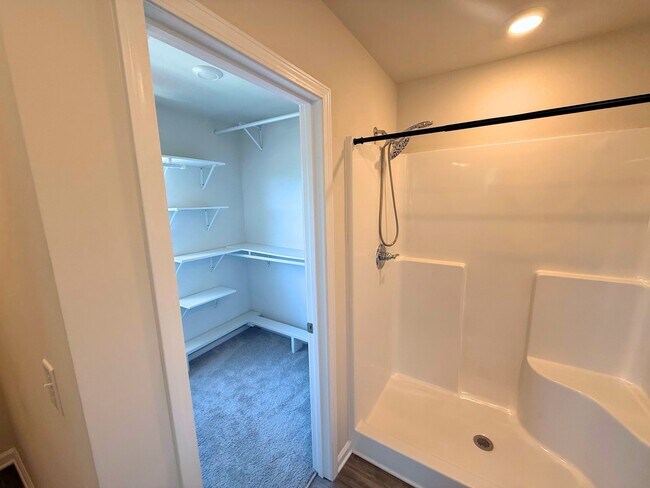 Building Photo - 106 White Rapids Way