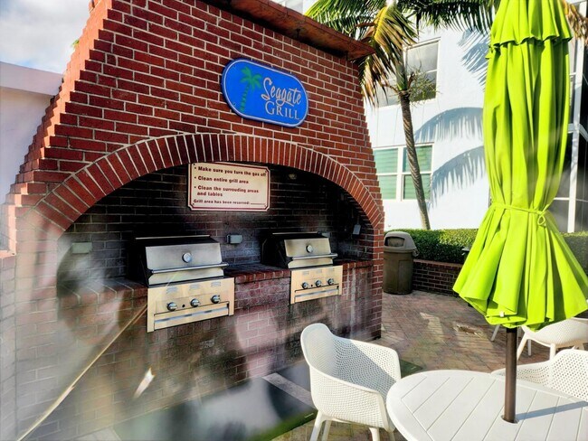 Building Photo - 2008 S Federal Hwy