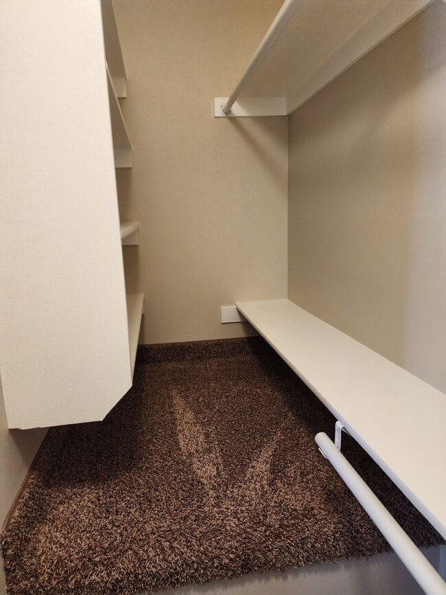 Building Photo - Charming Townhome