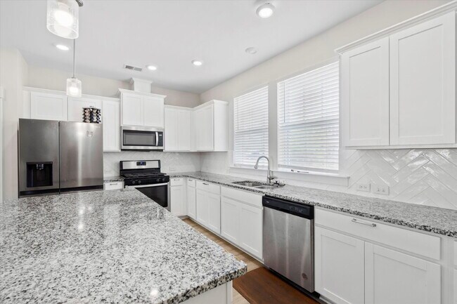 Building Photo - "Charming Townhouse within Carnes Crossroa...