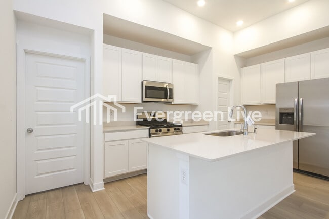 Building Photo - 832 Penrose Pl