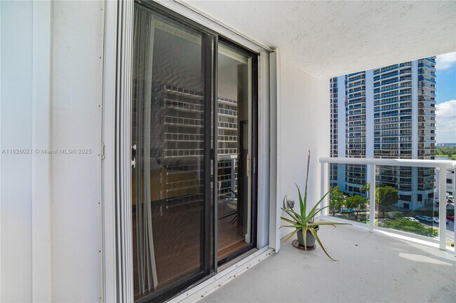Building Photo - 20515 E Country Club Dr