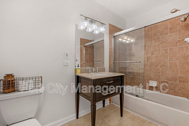 Building Photo - 702 S Bouldin St