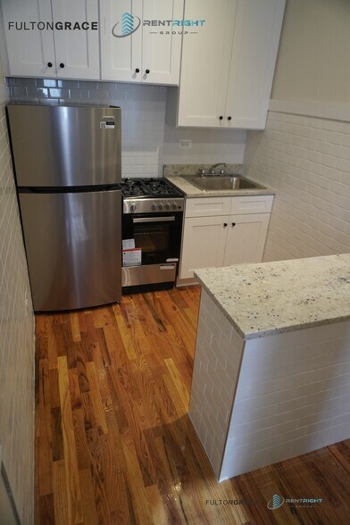 Building Photo - 2063 W Lawrence Ave