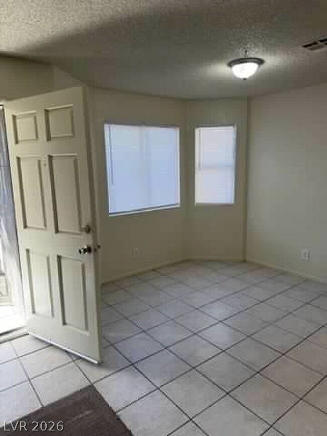 Building Photo - 2724 Otter Creek Ct